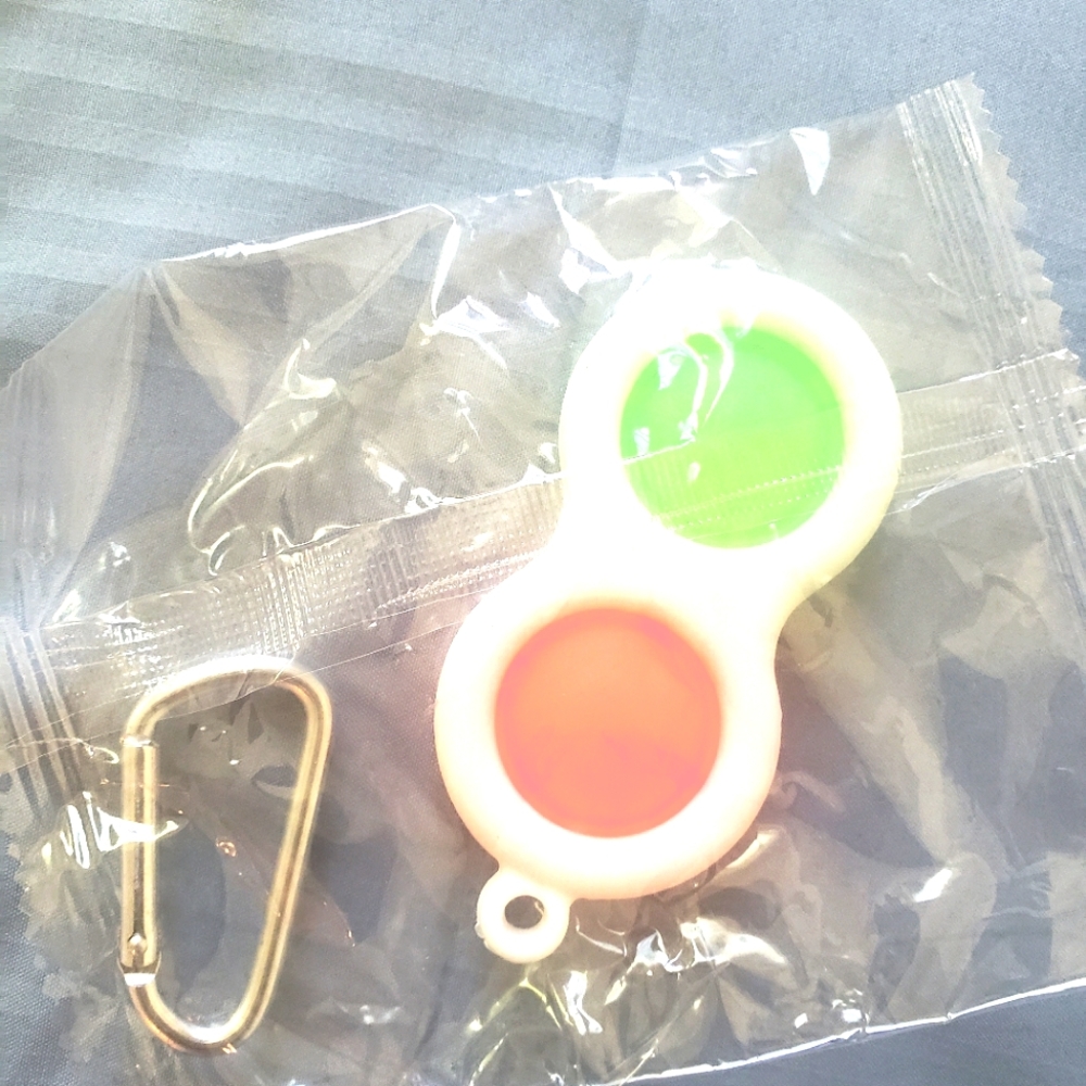 Push Pop Fidget Toy 2-Button Keychain  Green/Red